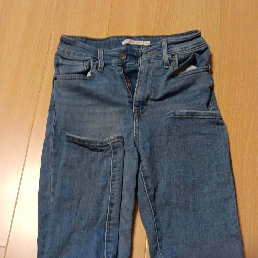 Levi high rise skinny jeans woman